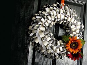 eco-friendly christmas decorations, old newspaper crafts