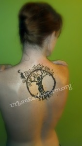 How to henna tattoos safe henna green mother earth tree goddess owl moon circle back tattoo safer body art ink